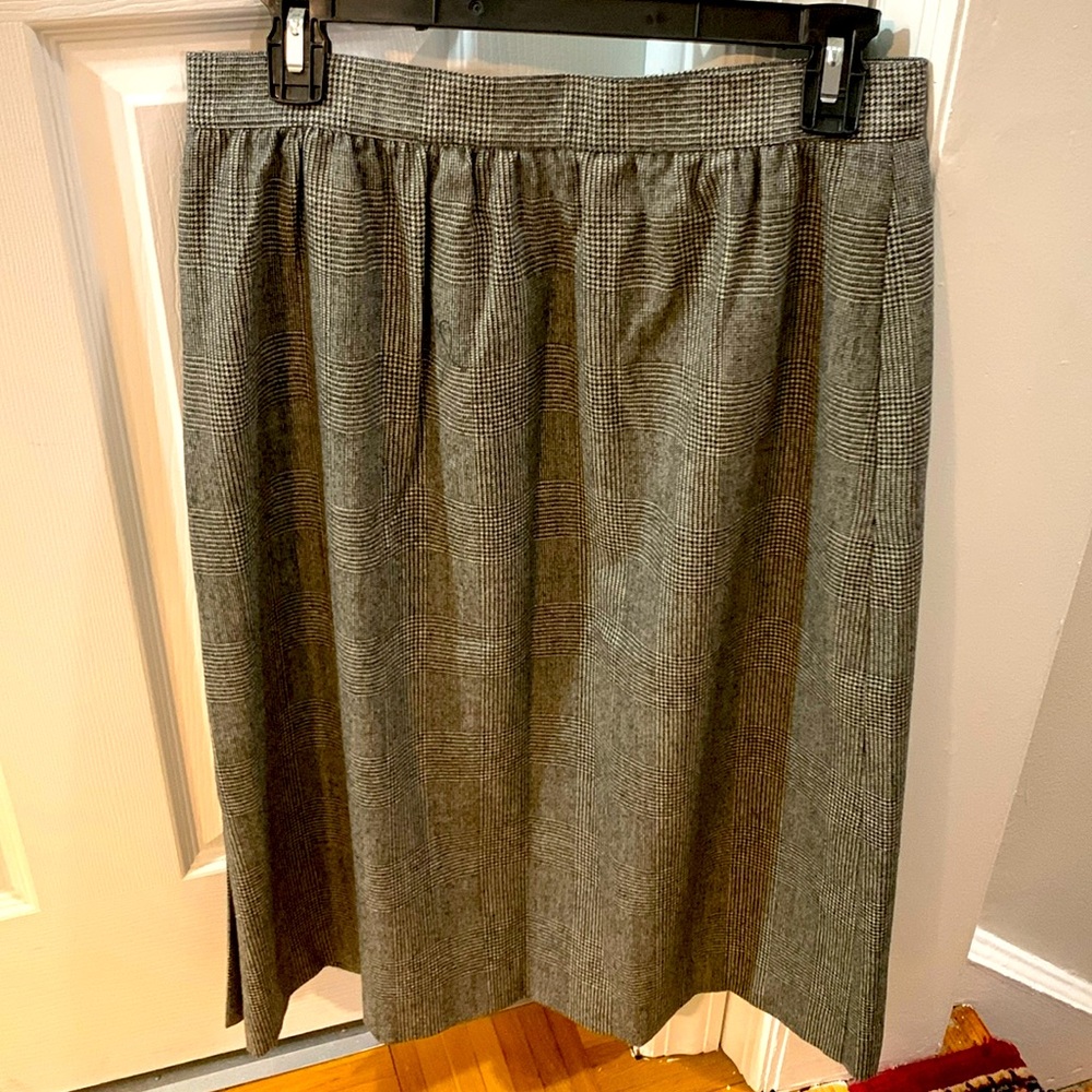 Rare women's Almost new 100 % Wool, Glen plaid Midi skirt . Size 14 regular. - Picture 2 of 3